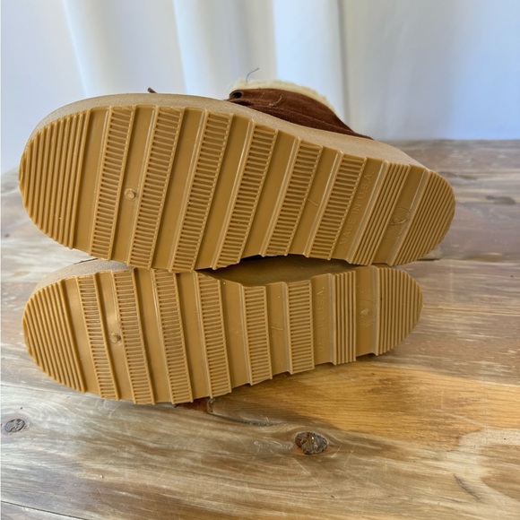 Vintage 1970s Boots Womens Leather and Sherpa Boots 7 - Picture 11 of 13